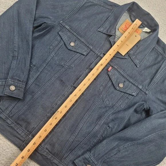 Levi Strauss & Co Standard Dark Wash Denim Trucker Jacket Men's Size M Irregular